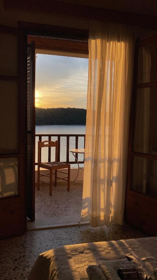 Blue Bay Hotell Milina Exteriör bild