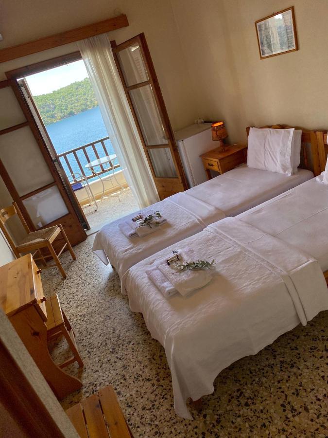 Blue Bay Hotell Milina Exteriör bild